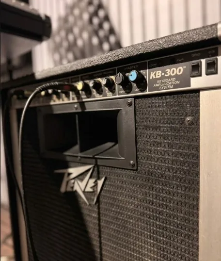 Peavey KB-300 keyboard amplifier